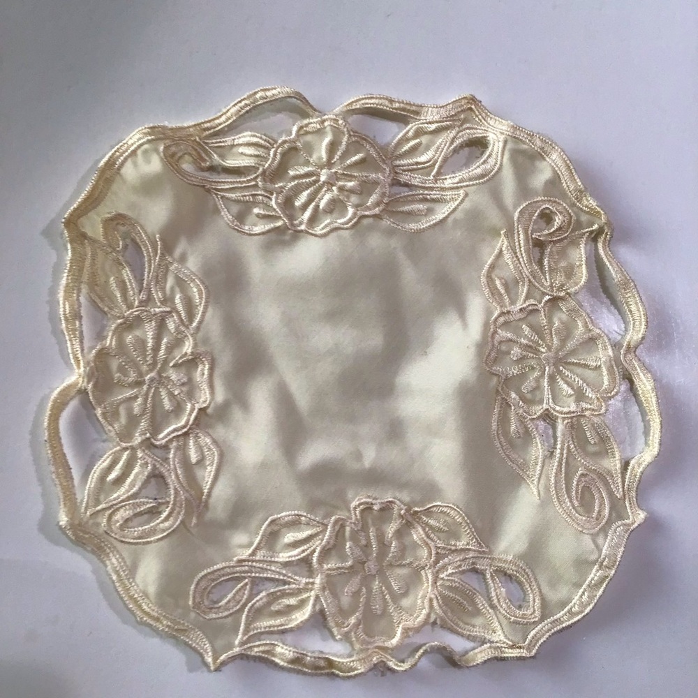 VTG Doily Ivory Square Floral Cut Out Lace Home Decor Cottagecore 7"x7"